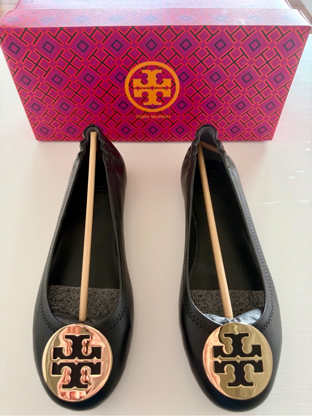 Tory Burch Black Leather Ballet Flats w/ Gold Logo Medallion - Minnie Travel NIB